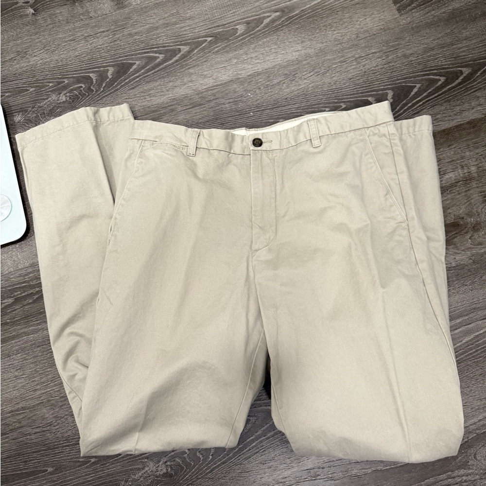 Men’s khaki pants